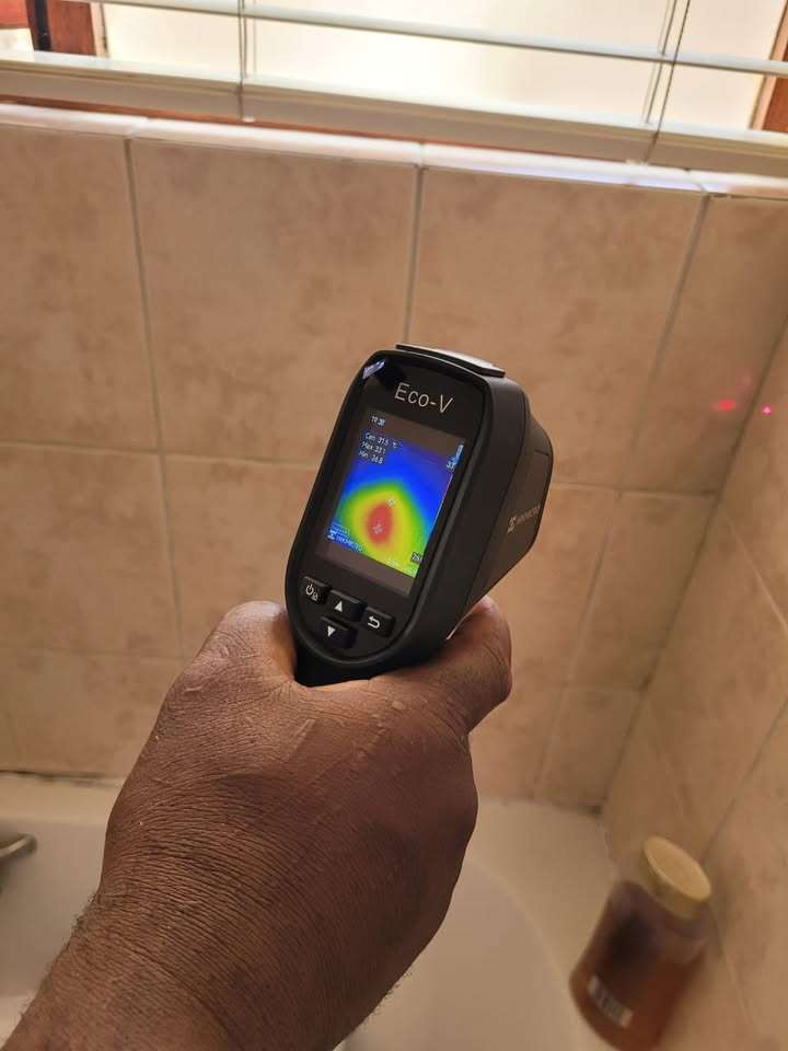 Eco-V thermal camera detecting hidden leak in bathroom